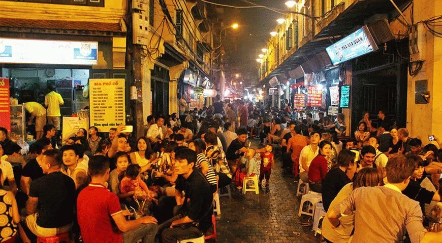 Busy street conner – Hanoi